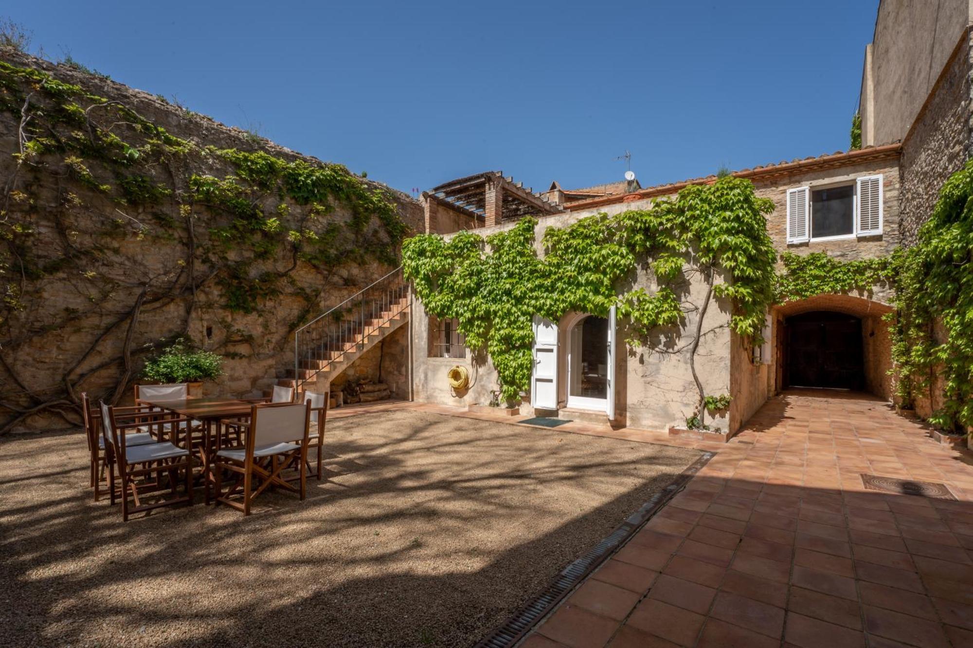 Deco - Casa Voltes Peratallada Exterior photo